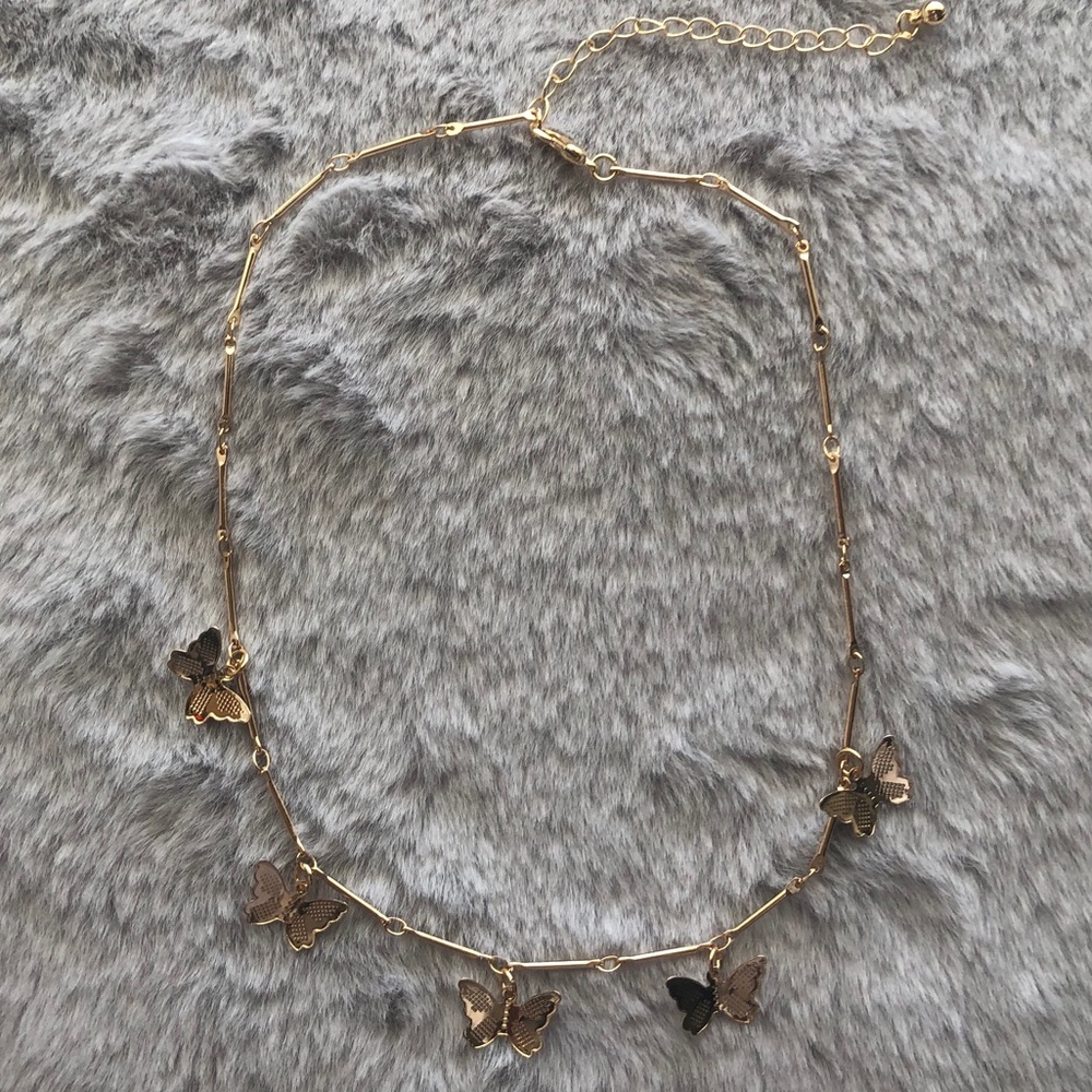 Gold butterfly necklace - Picture 4 of 4